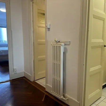 Con Balcon En El Centro Lausanne