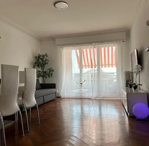 Con Balcon En El Centro 洛桑